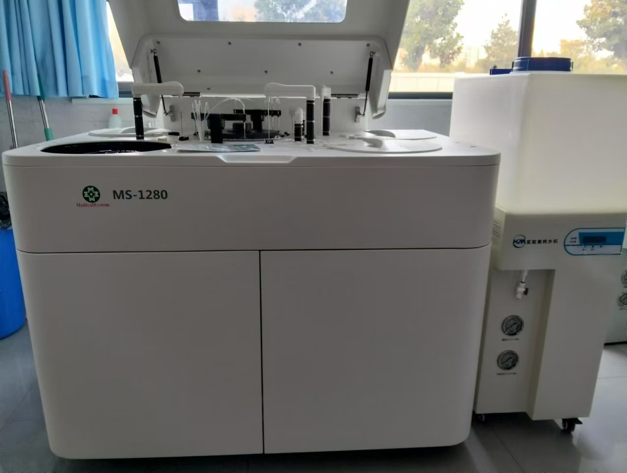 医用超纯水机处理原水的技术原理？